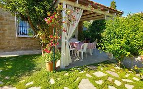 Comodo Con Giardino E Patio