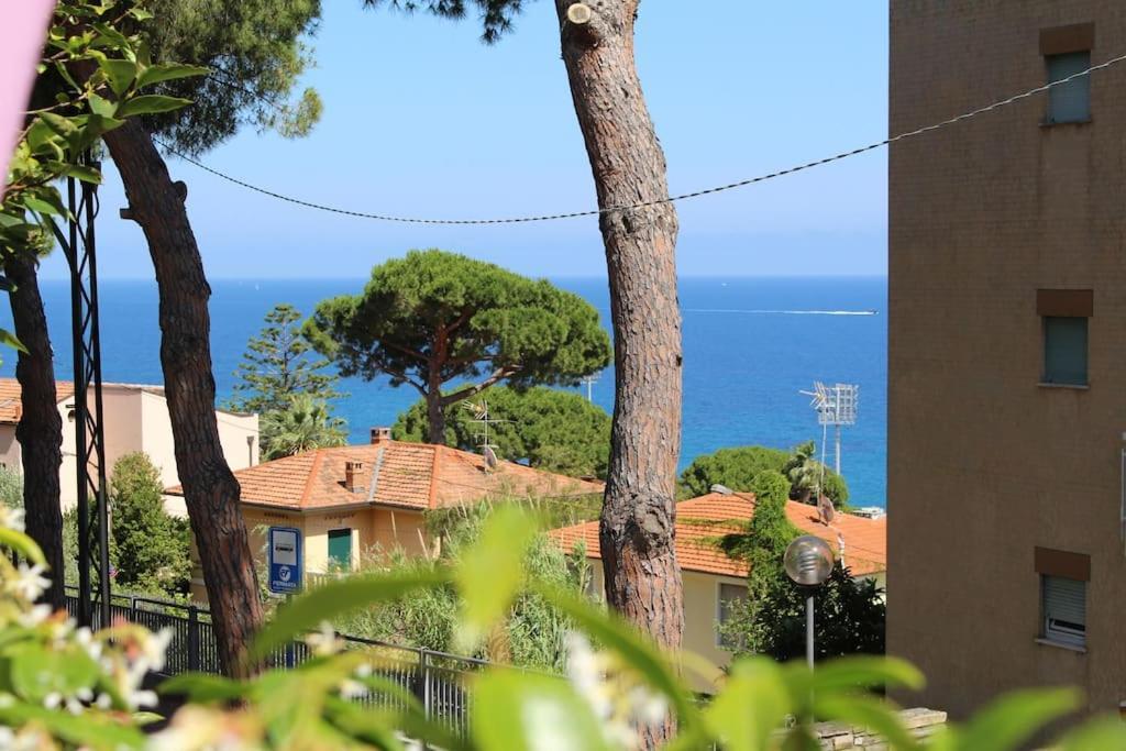 Comodo Con Giardino E Patio Sanremo Exterior foto